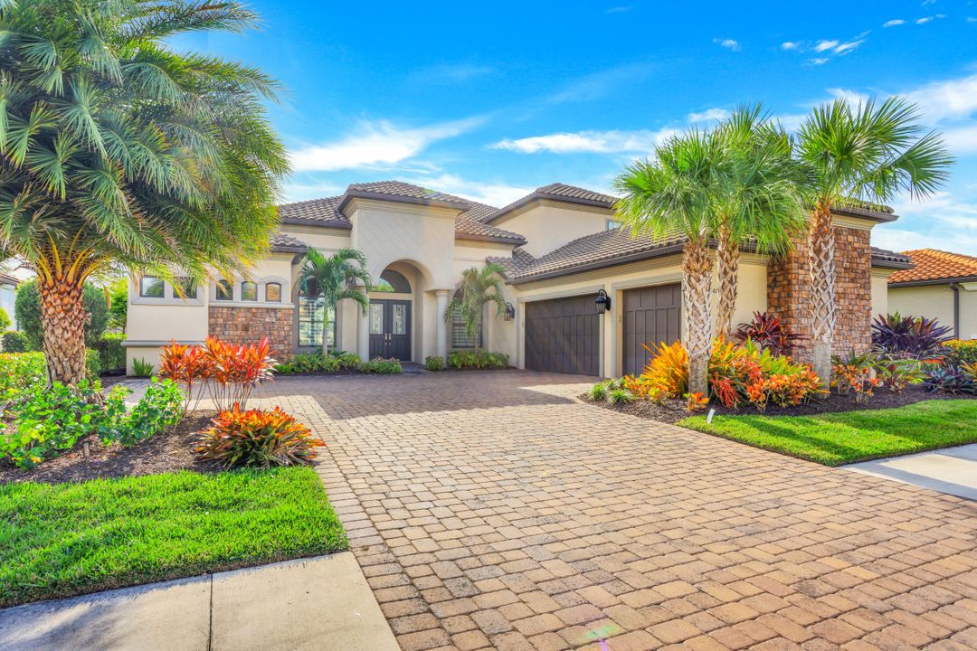 9086 Sorreno Ct, Naples, FL 34119