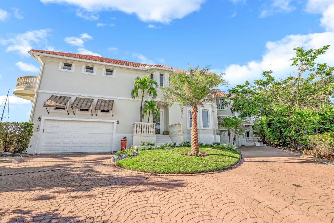 1305 Curlew Ave, Naples, FL 34102