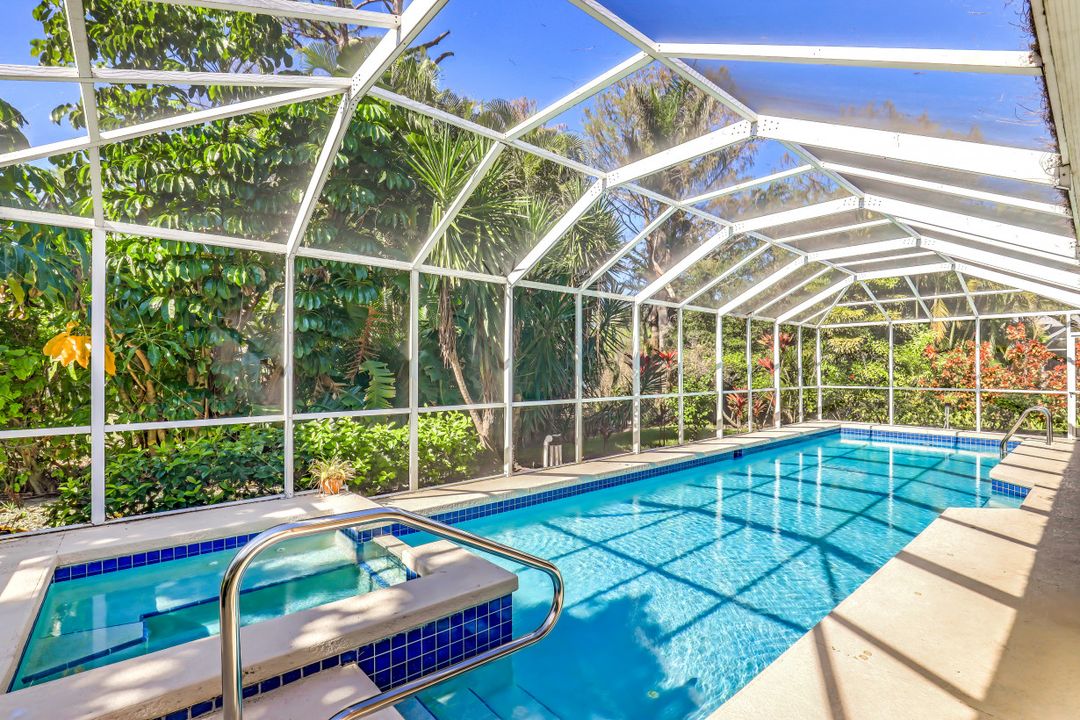 1517 Kenridge Pl, Naples, FL 34104