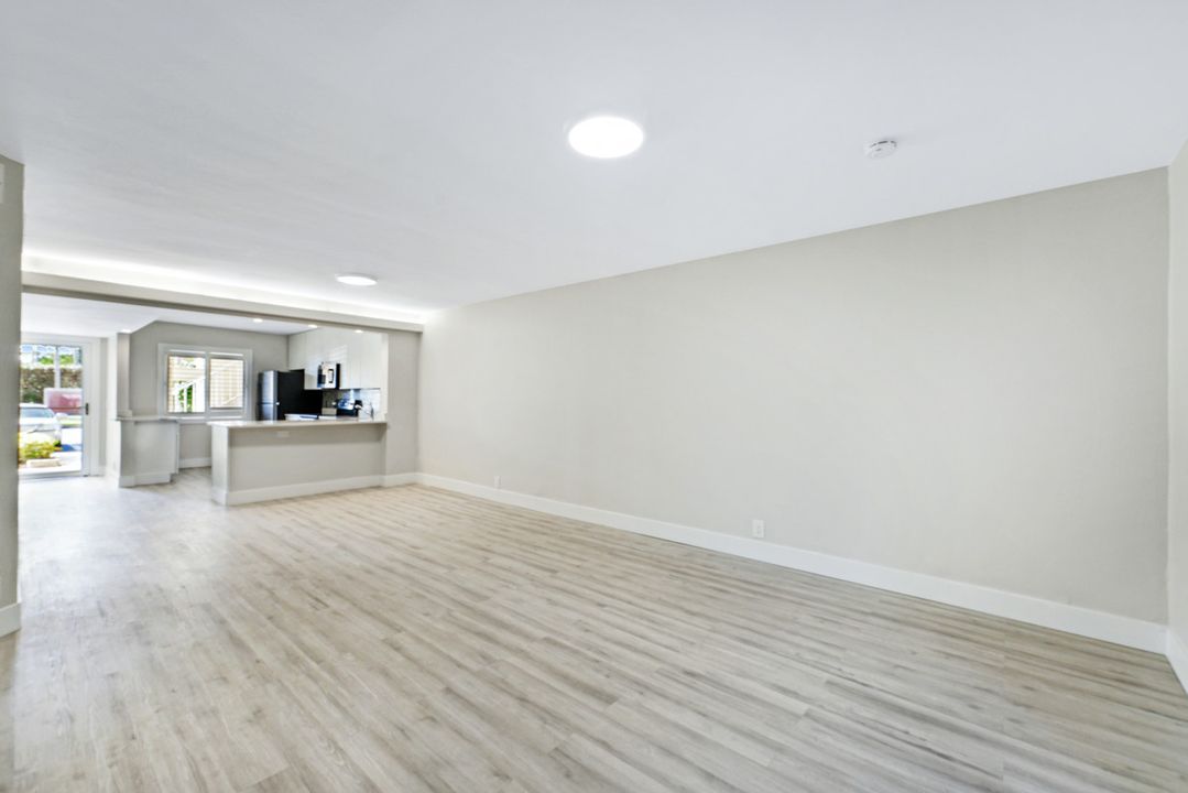 7797 Esmeralda Way #K-102, Naples, FL 34109