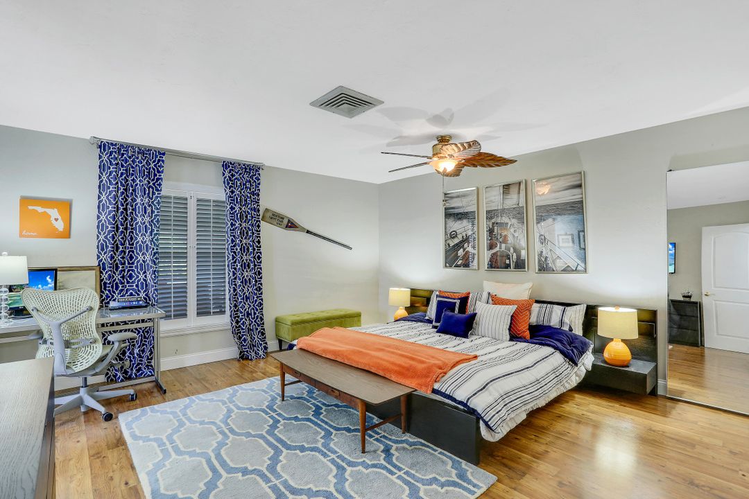 698 99th Ave N, Naples, FL 34108