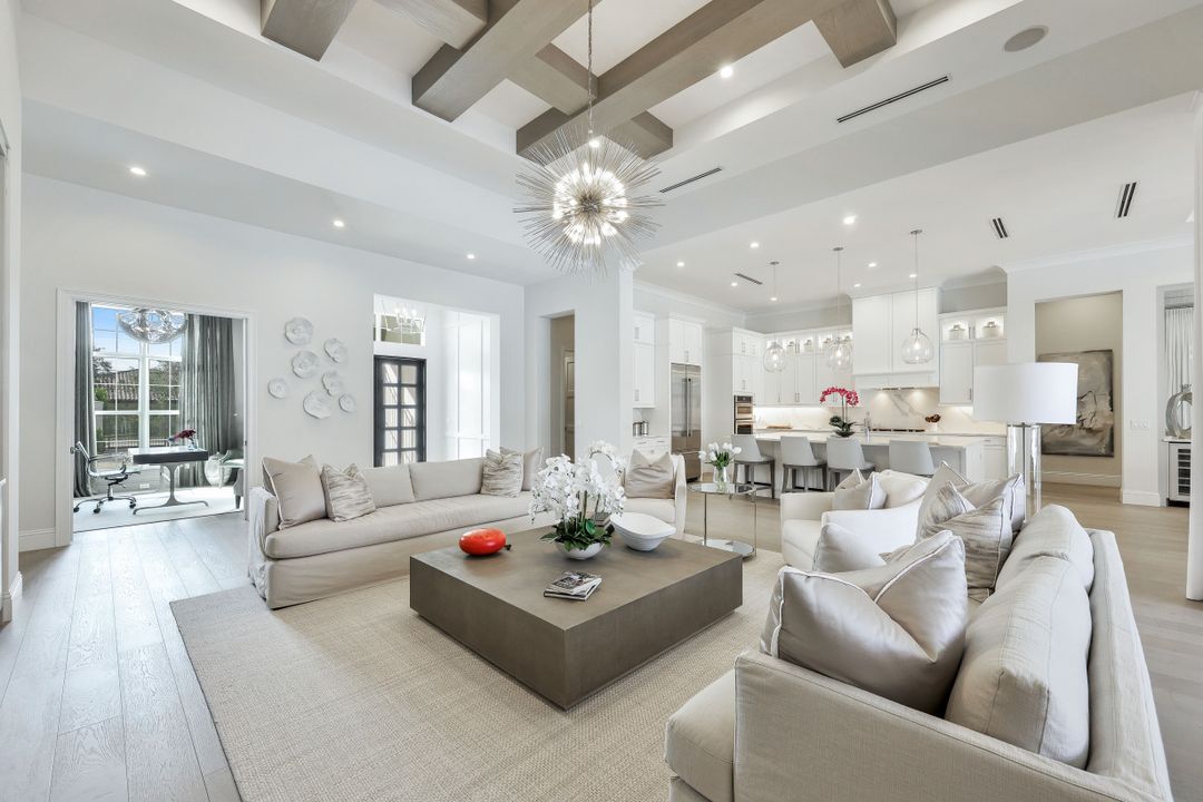 603 West St, Naples, FL 34108