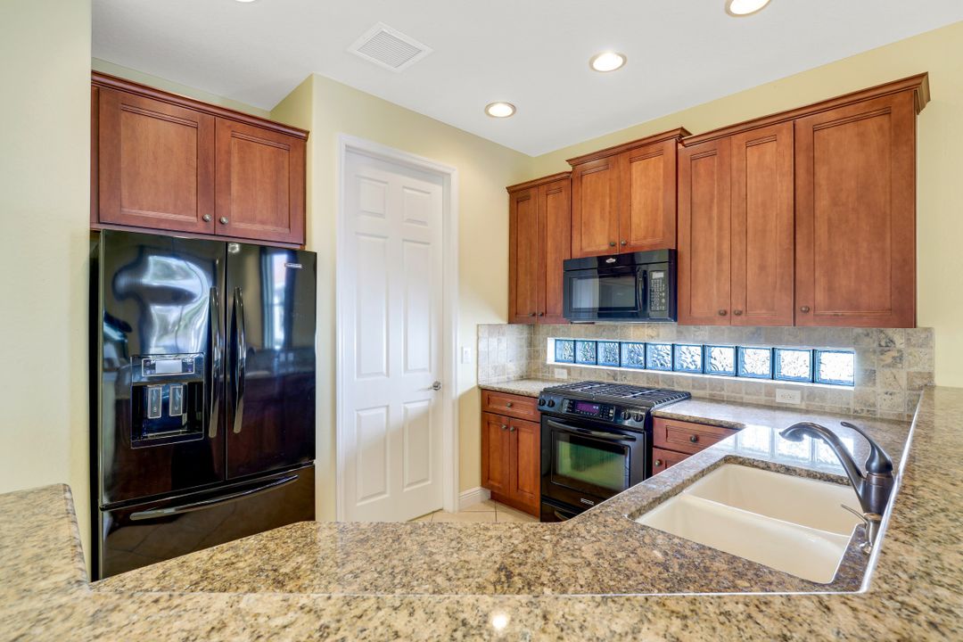 9400 La Bianco St, Fort Myers, FL 33967