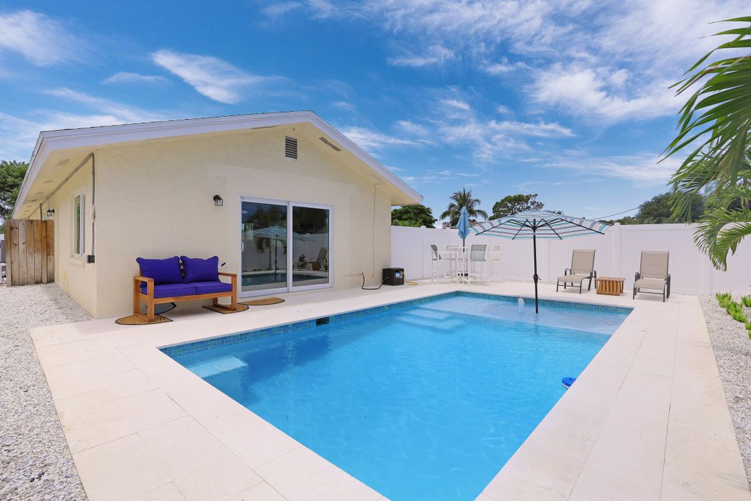 701 93rd Ave N, Naples, FL 34108