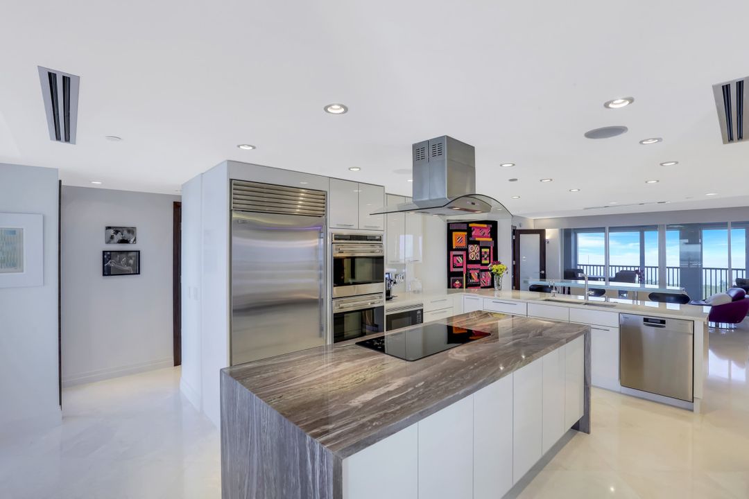 7515 Pelican Bay Blvd #21C, Naples, FL 34108