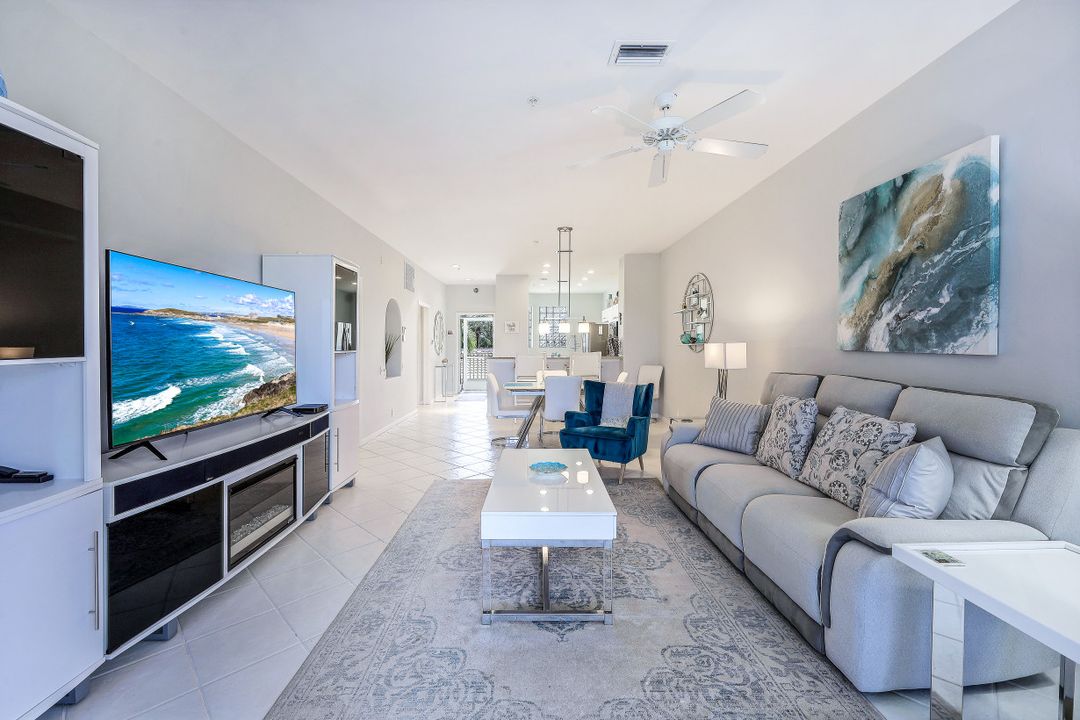 8239 Parkstone Pl #202, Naples, FL 34120
