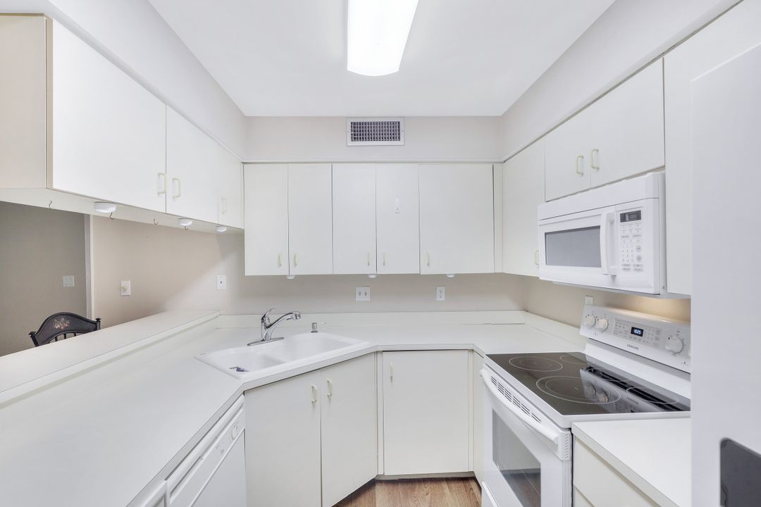 127 Forest Lakes Blvd, Naples, FL 34105