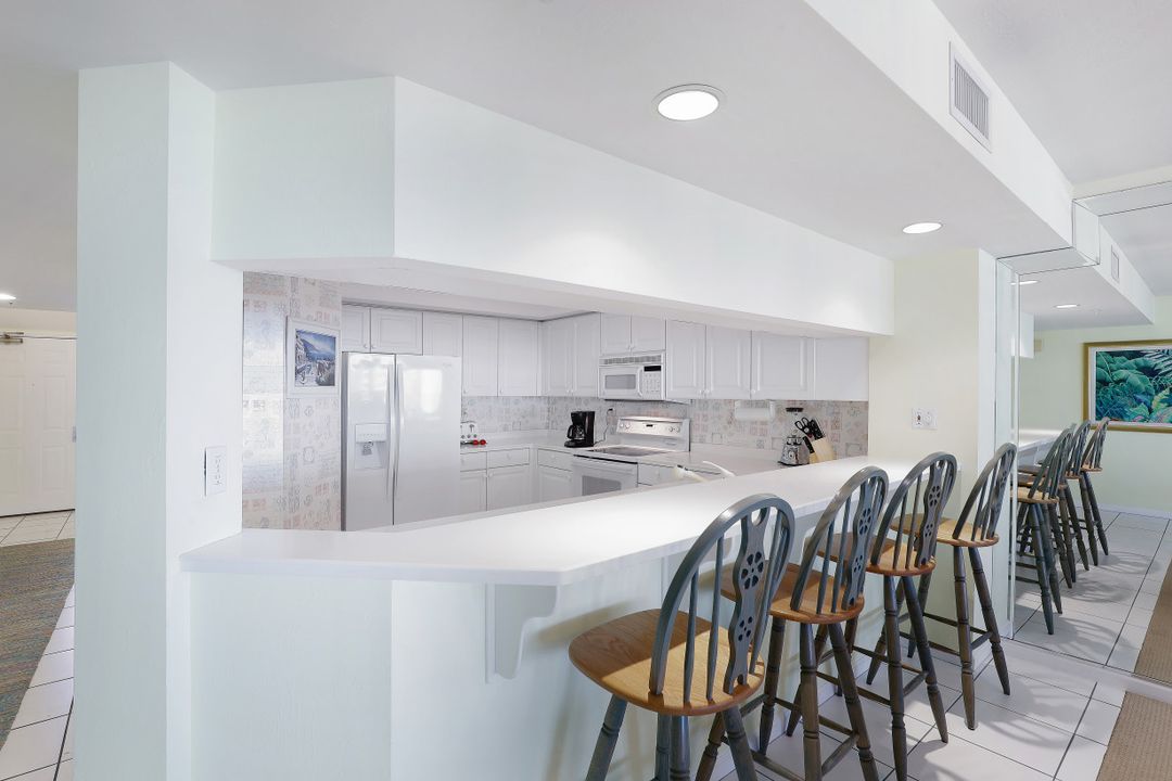 21 Bluebill Ave #905, Naples, FL 34108