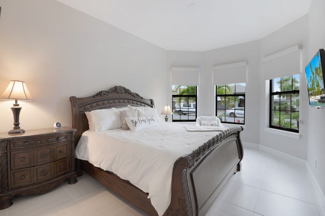 9400 Montelanico Loop, Naples, FL 34119