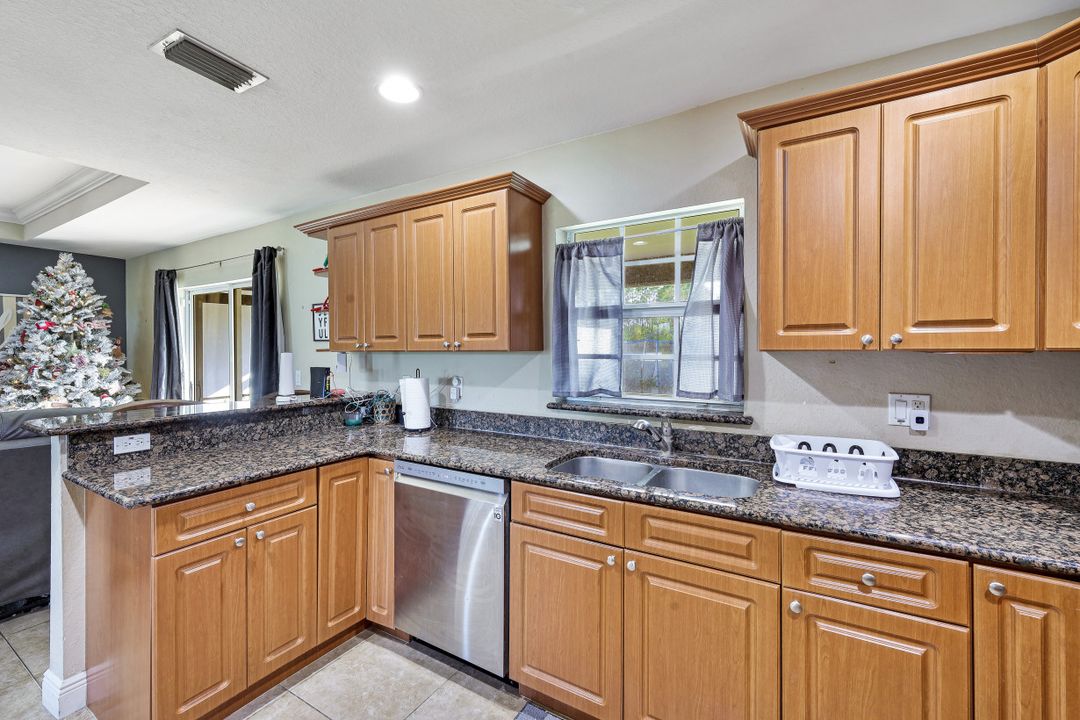 2713 10th St SW, Lehigh Acres, FL 33976