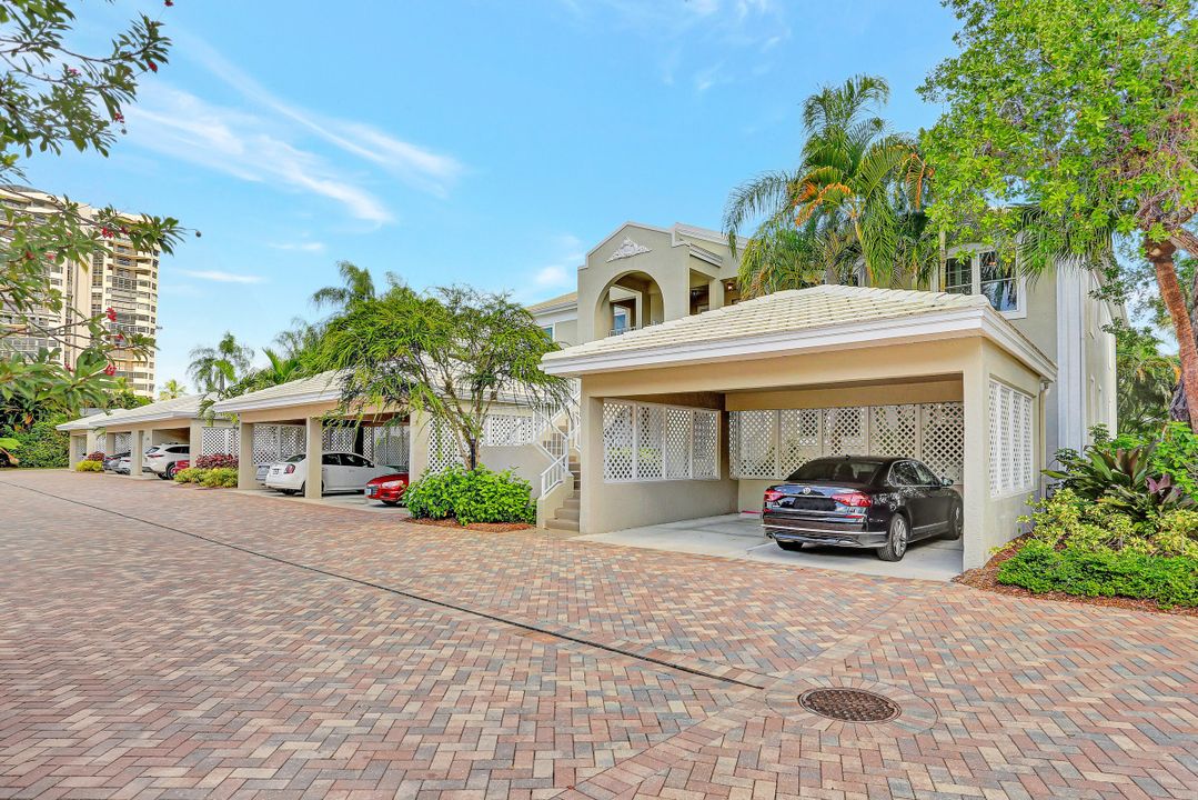 5895 Chanteclair Dr #122, Naples, FL 34108