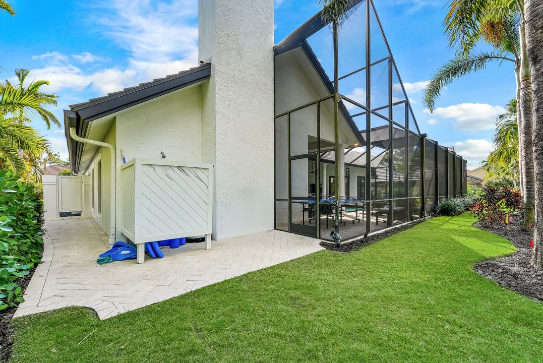 713 Shadow Lake Ln, Naples, FL 34108