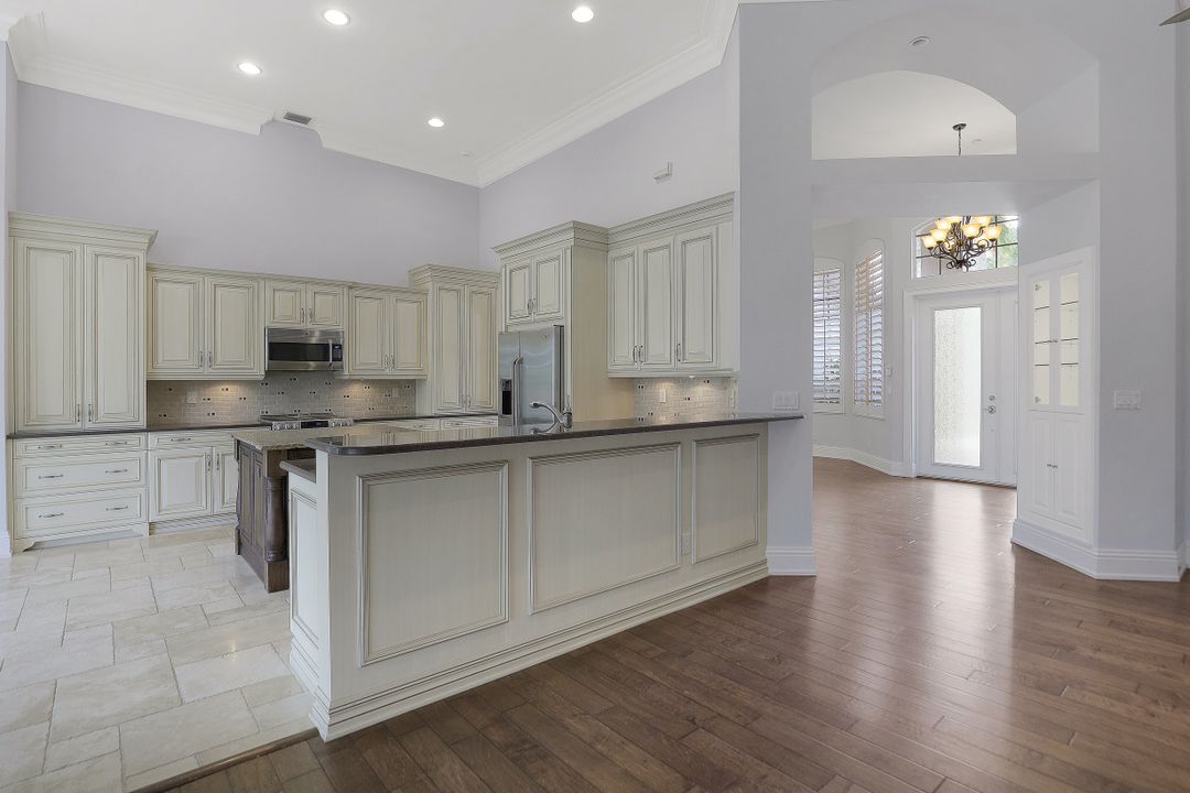 1905 Fairfax Cir, Naples, FL 34109