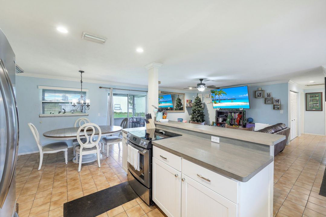 795 25th St SW, Naples, FL 34117