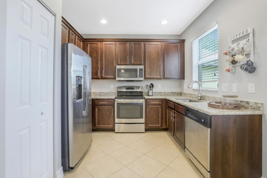 10313 Crepe Jasmine Ln, Fort Myers, FL 33913