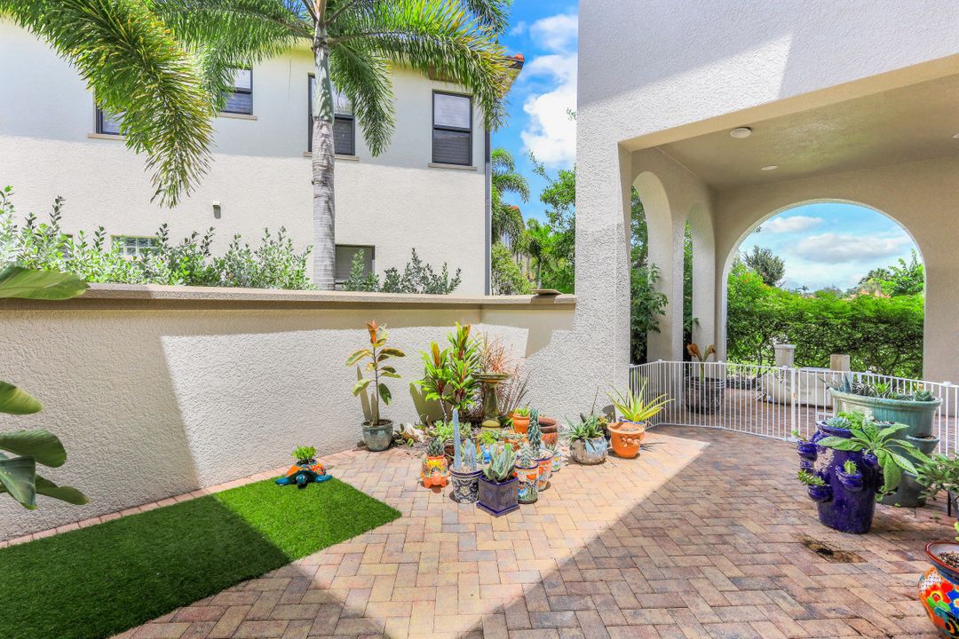 1276 Kendari Terrace, Naples, FL 34113