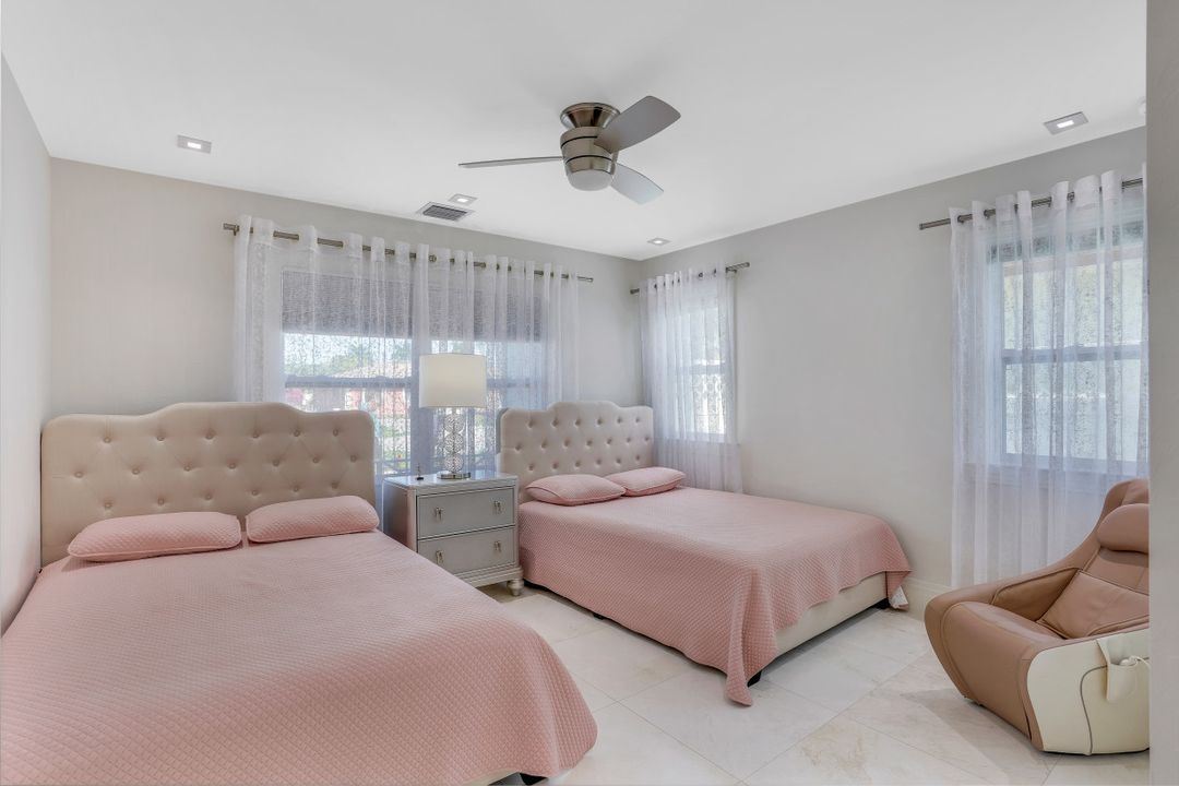 648 100th Ave N, Naples, FL 34108