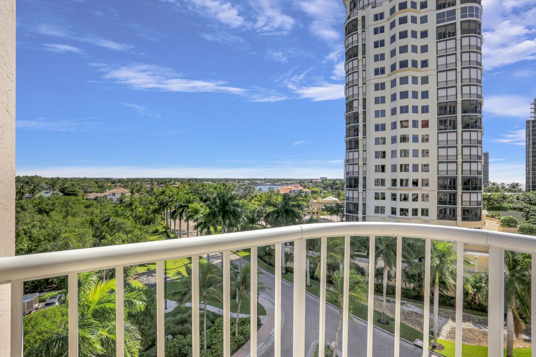 40 Seagate Dr #501, Naples, FL 34103