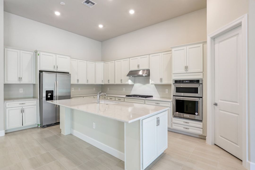 9547 Curlew Dr, Naples, FL 34120