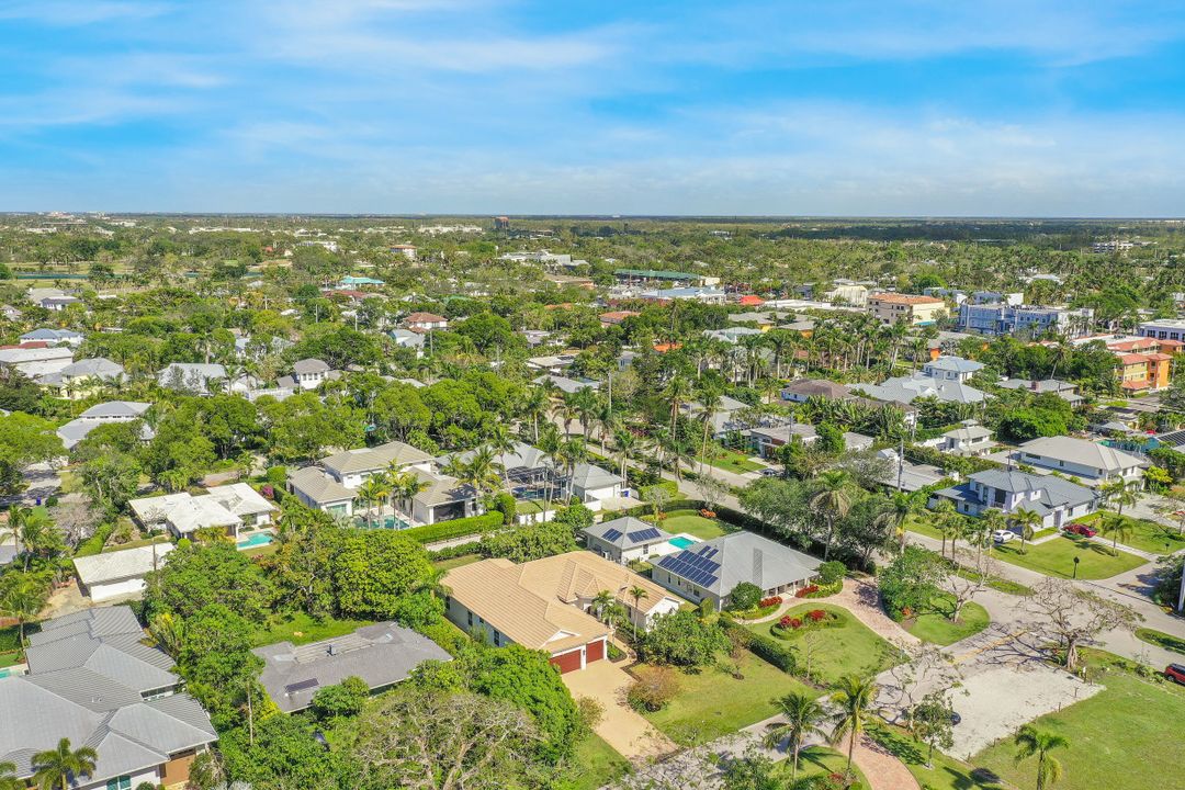 677 5th Ave N, Naples, FL 34102