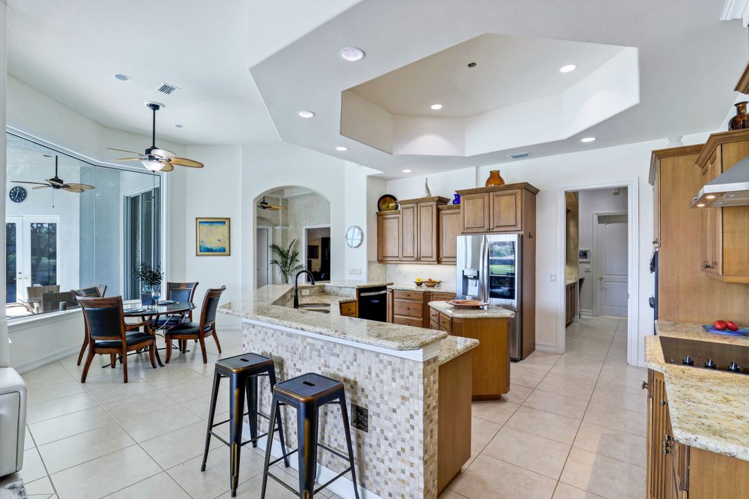 5958 Amberwood Dr, Naples, FL 34110