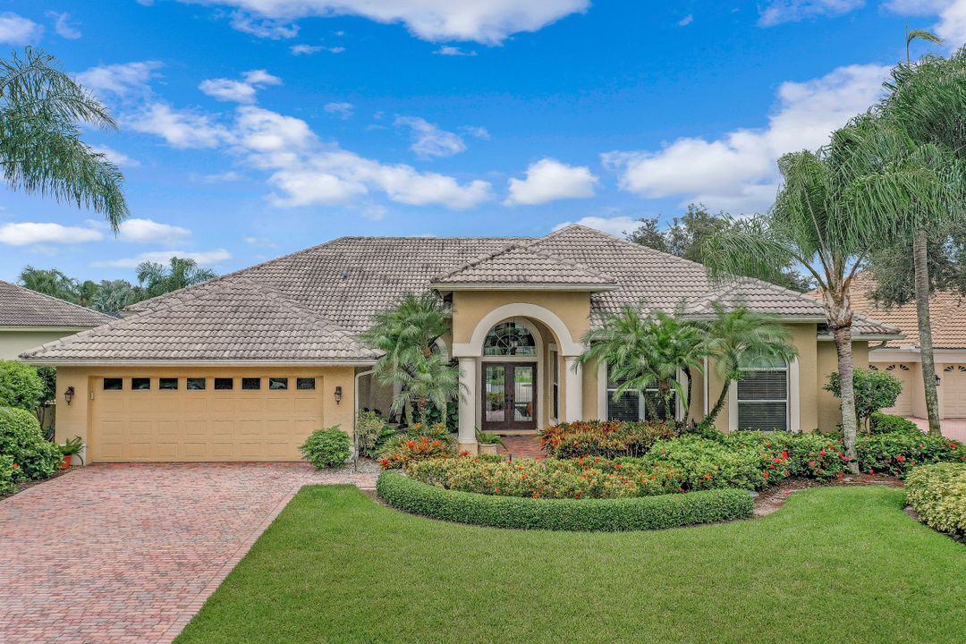 581 Wedgewood Way, Naples, FL 34119