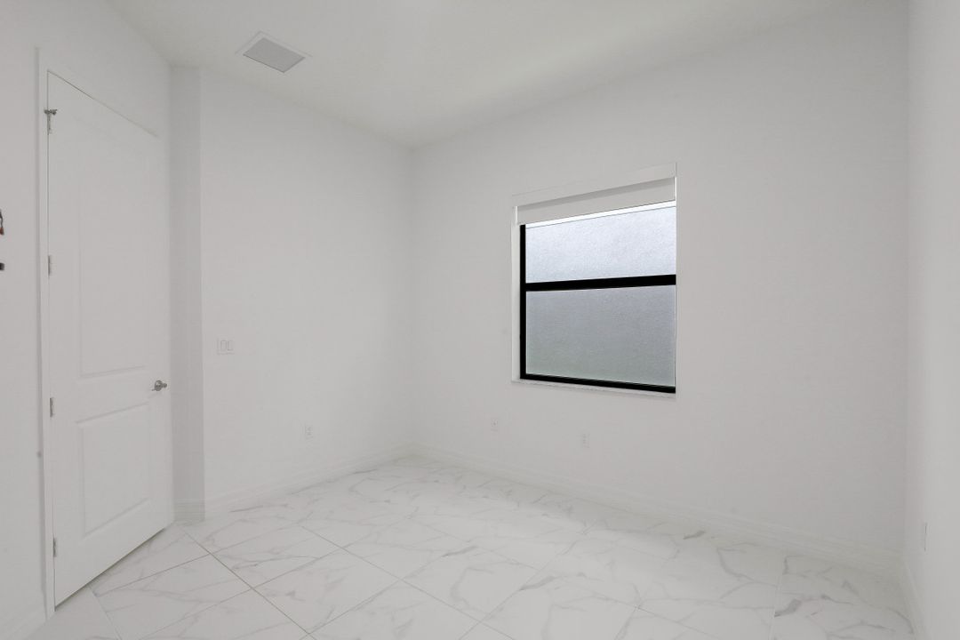 4488 Aurora St, Naples, FL 34119