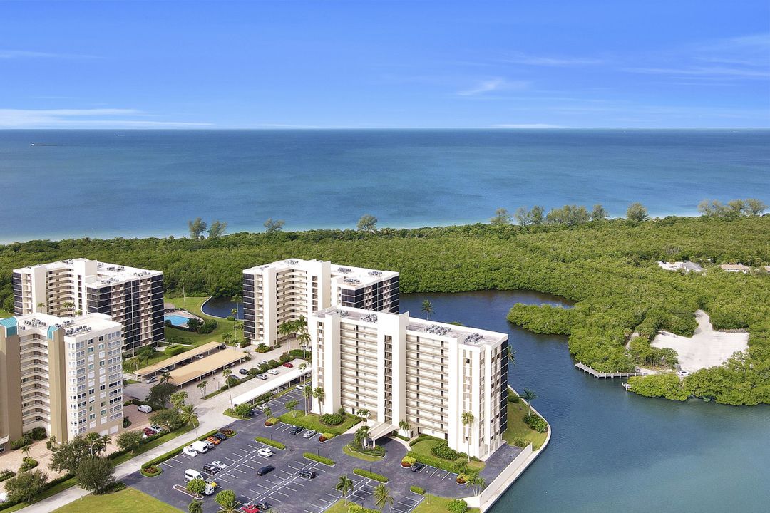 17 Bluebill Ave #104, Naples, FL 34108