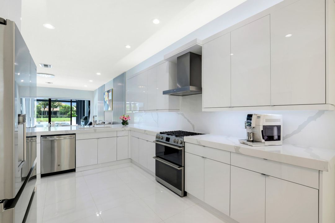 4448 Aurora St, Naples, FL 34119