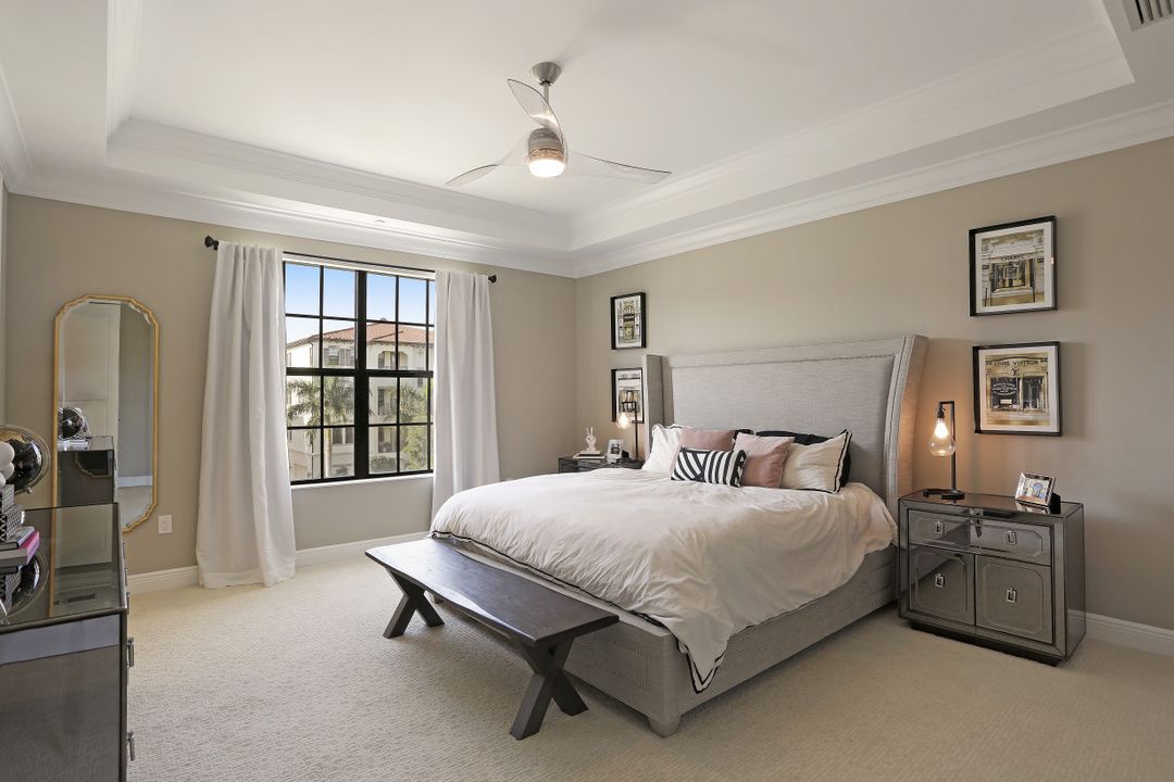 16379 Viansa Way, Naples, FL 34110