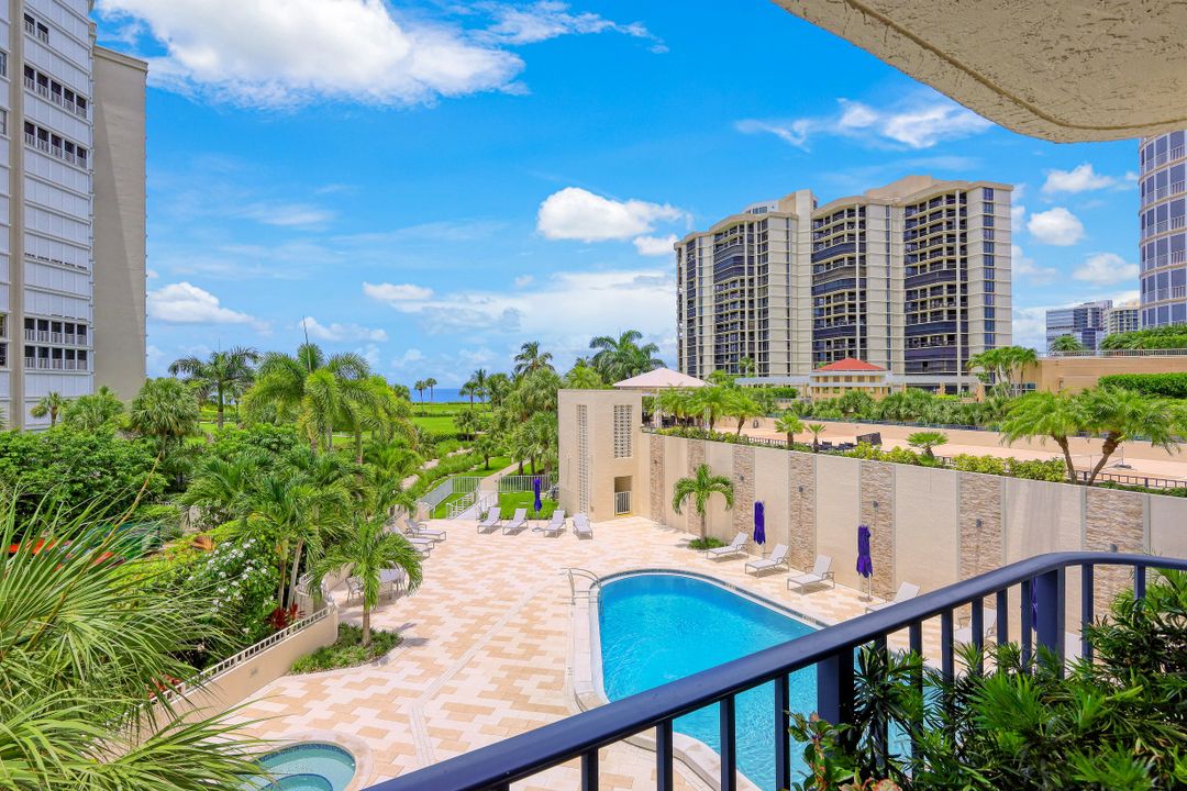 4451 Gulf Shore Blvd N #302, Naples, FL 34103