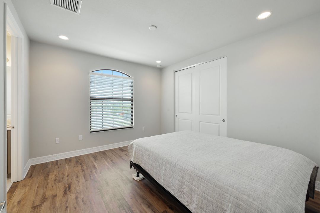 4478 Kensington Cir, Naples, FL 34119