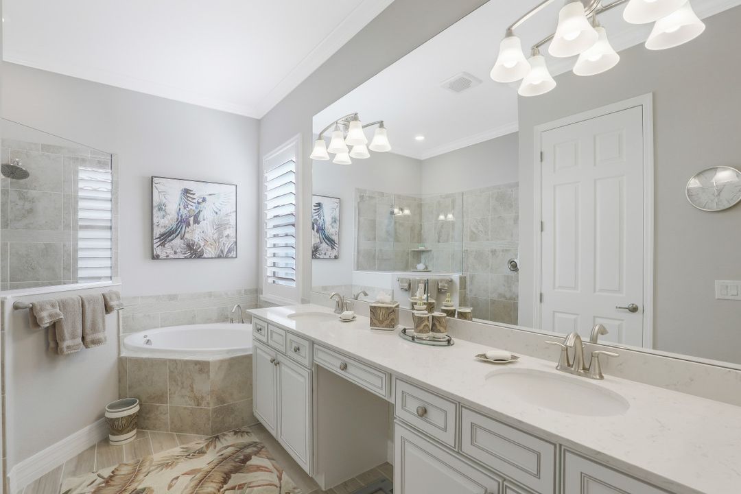 1913 Mustique St, Naples, FL 34120