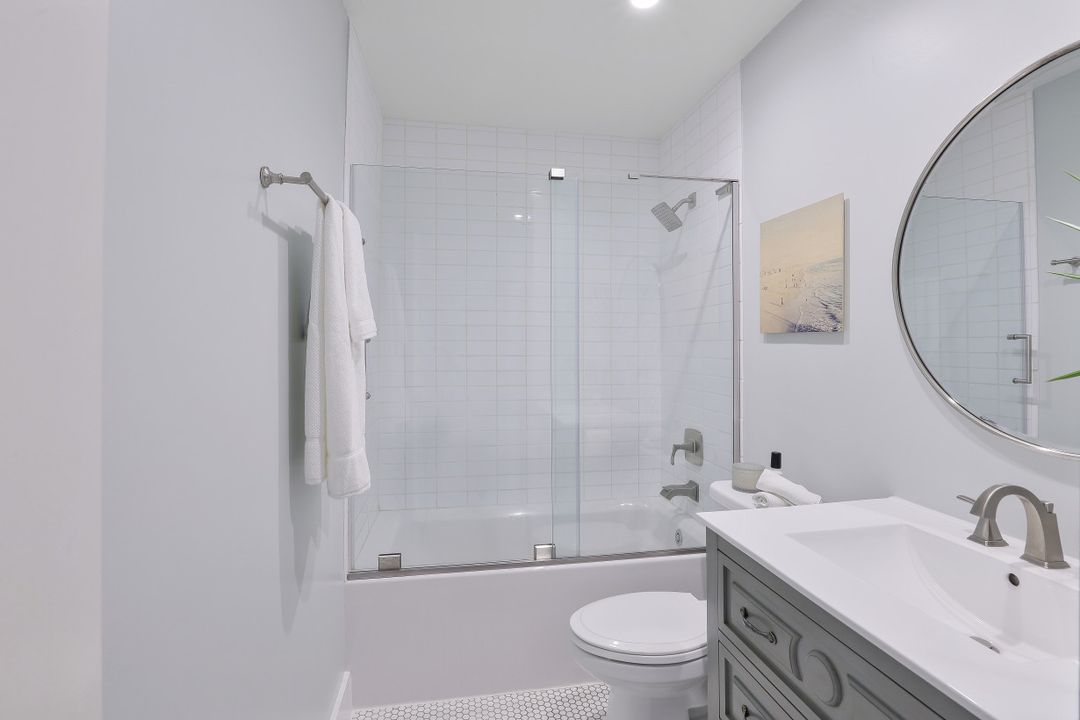 140 5th St NW, Naples, FL 34120