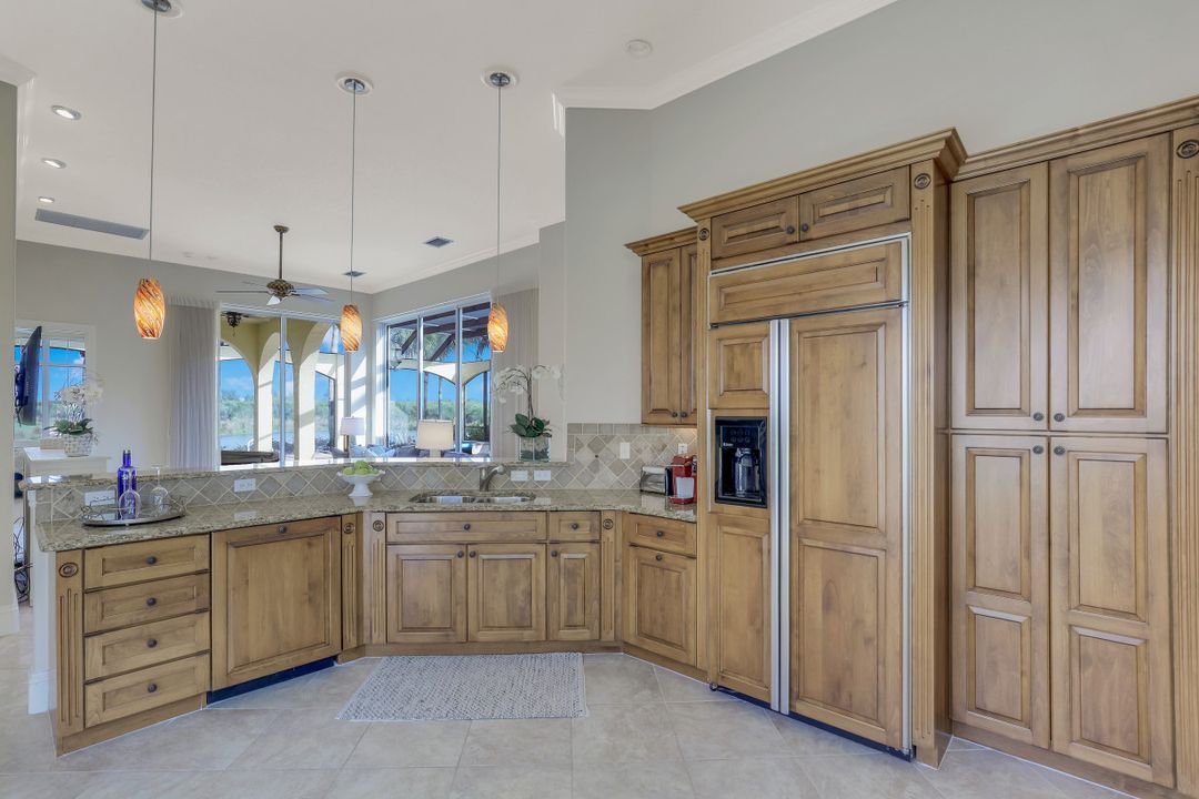 8560 Bellagio Dr, Naples, FL 34114