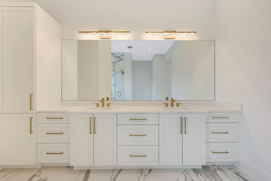 241 Egret Ave, Naples, FL 34108