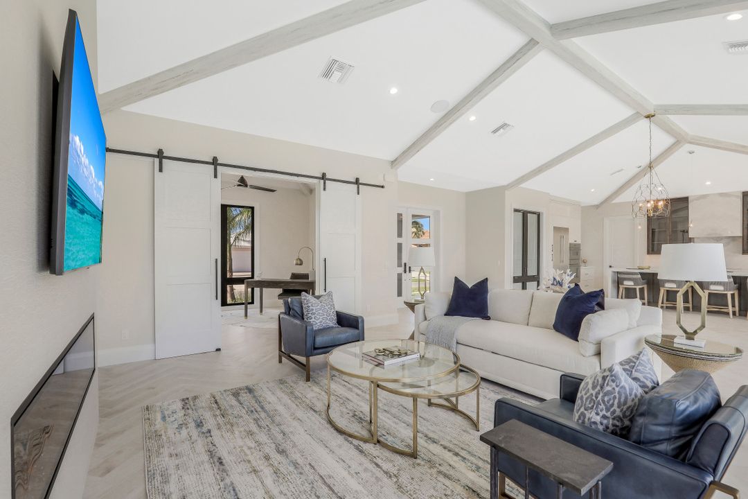 950 Bonita Ct, Marco Island, FL 34145