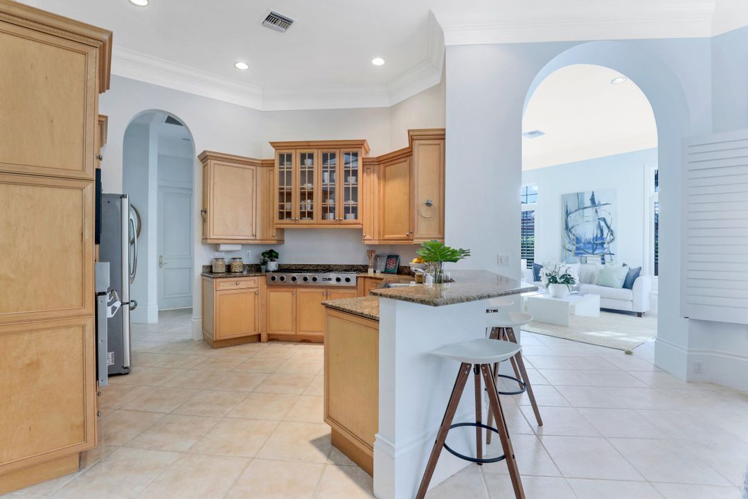 2547 Avila Ln, Naples, FL 34105