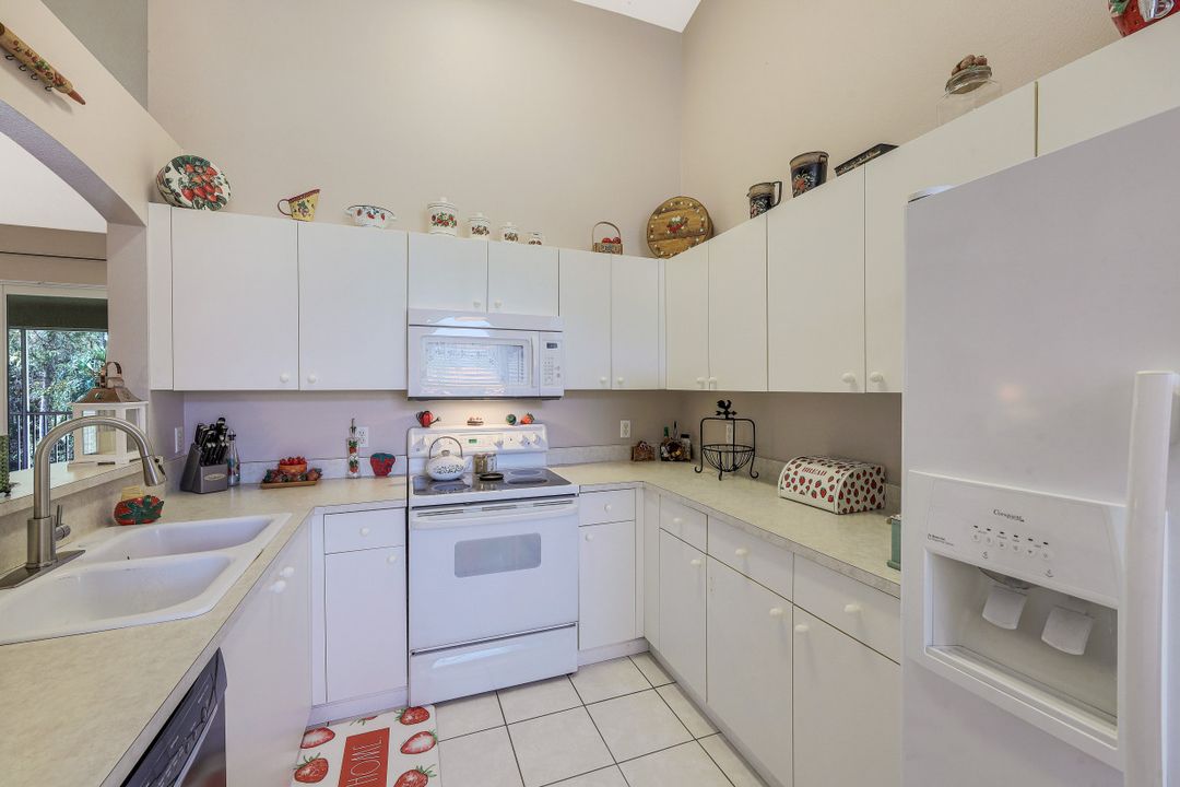 6765 Huntington Lakes Cir  #201, Naples, FL 34119