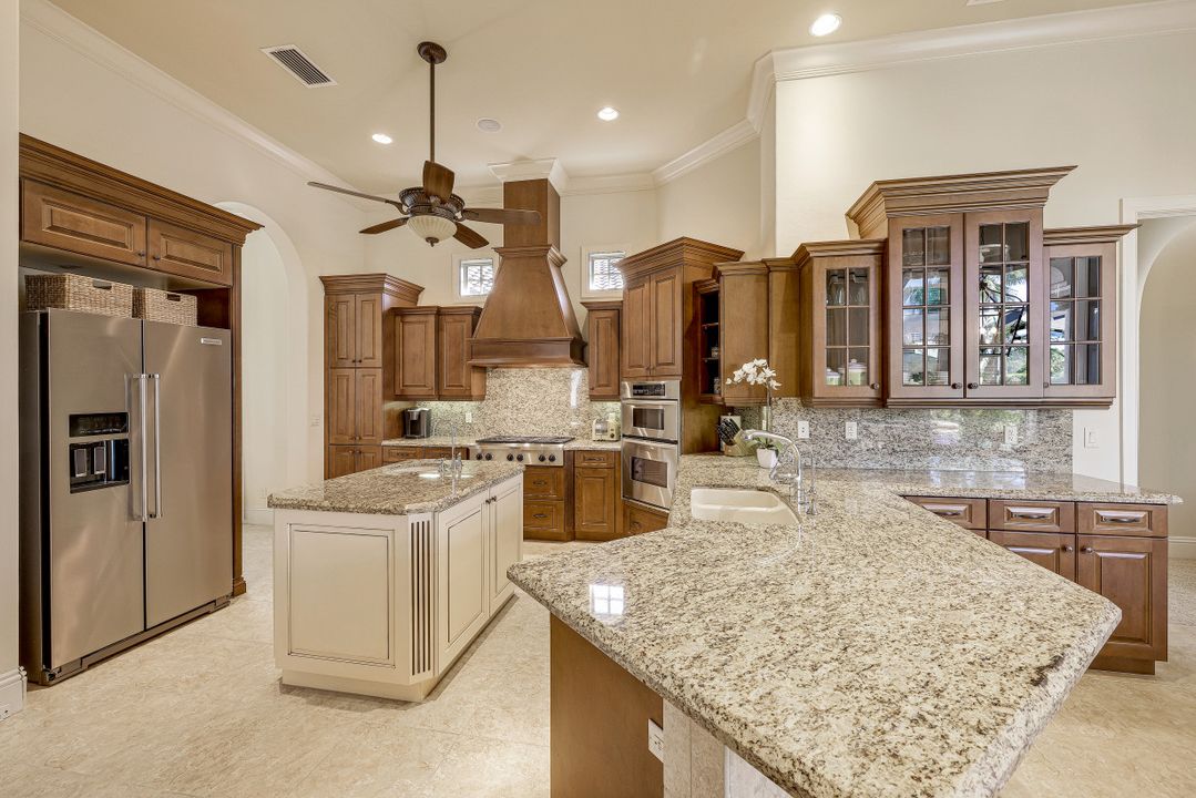 10590 Via Milano Dr, Miromar Lakes, FL 33913