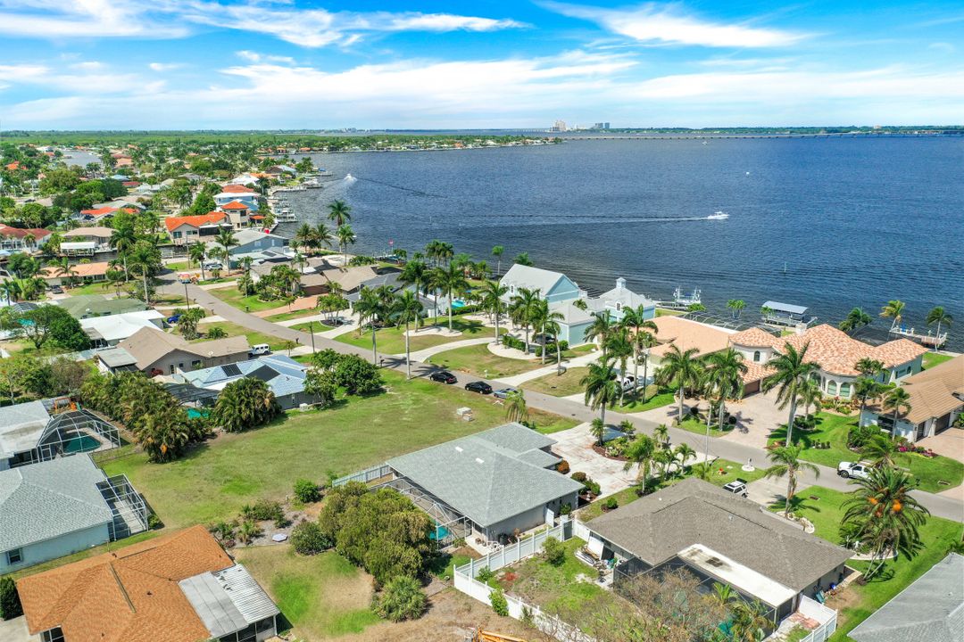 3332 SE 22nd Pl, Cape Coral, FL 33904