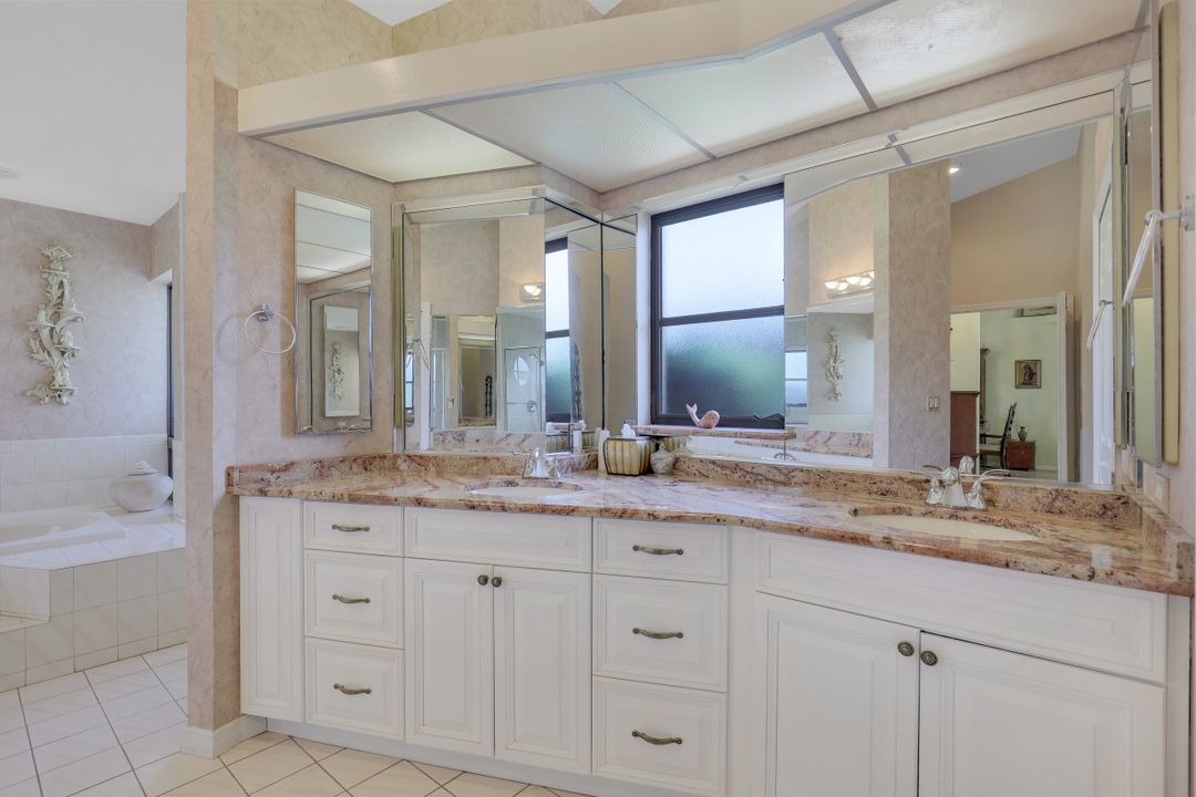 625 SW 49th Ln, Cape Coral, FL 33914