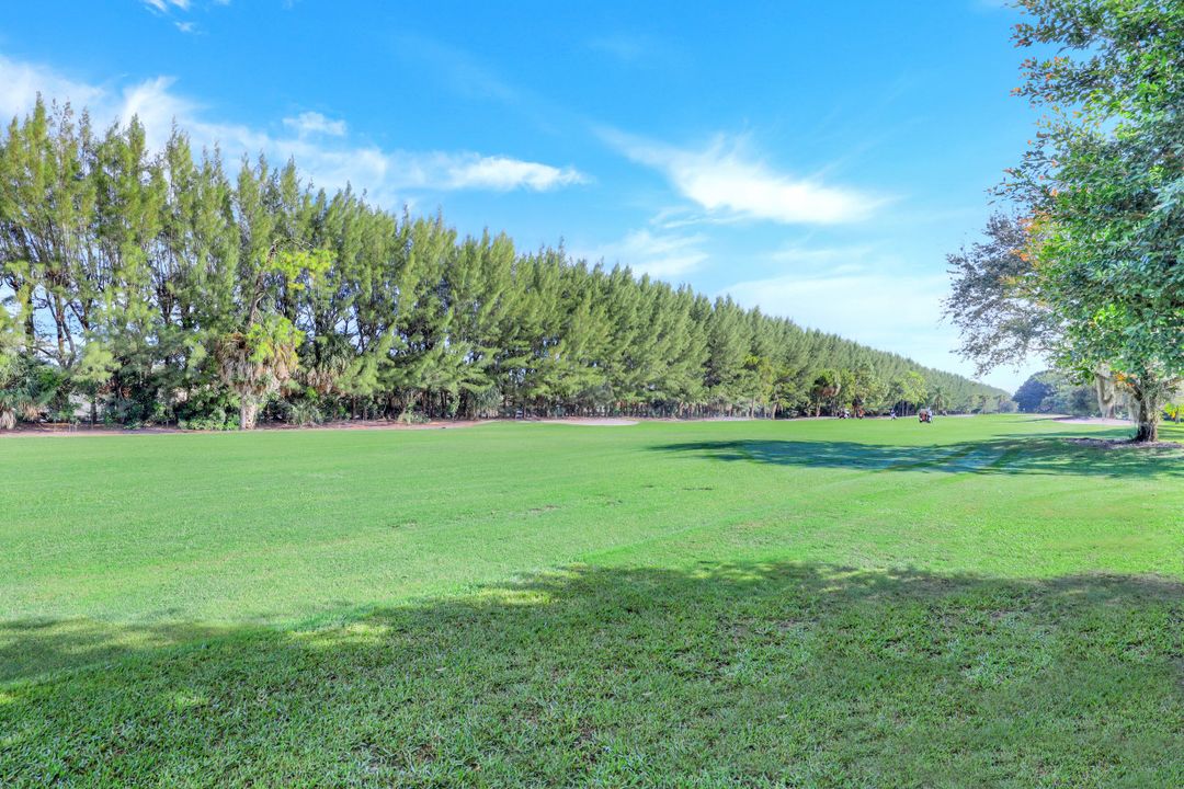 127 Forest Lakes Blvd, Naples, FL 34105