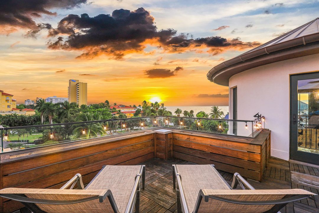 10080 Gulf Shore Dr, Naples, FL 34108