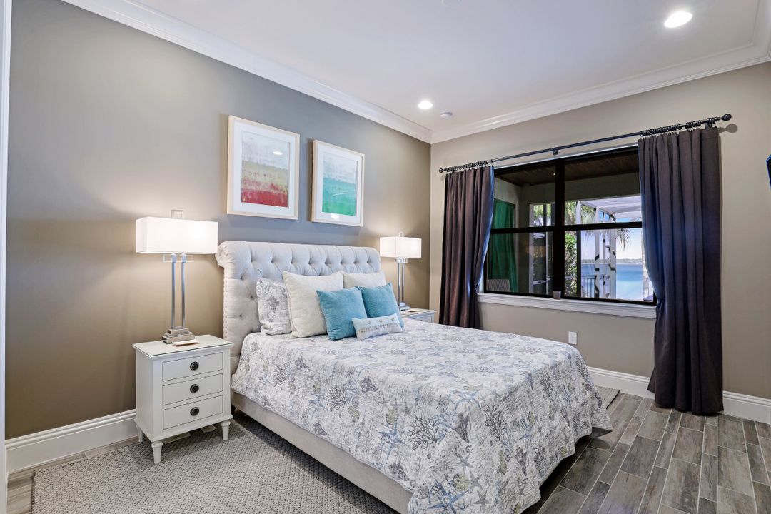 9067 Breakwater Dr, Naples, FL 34120