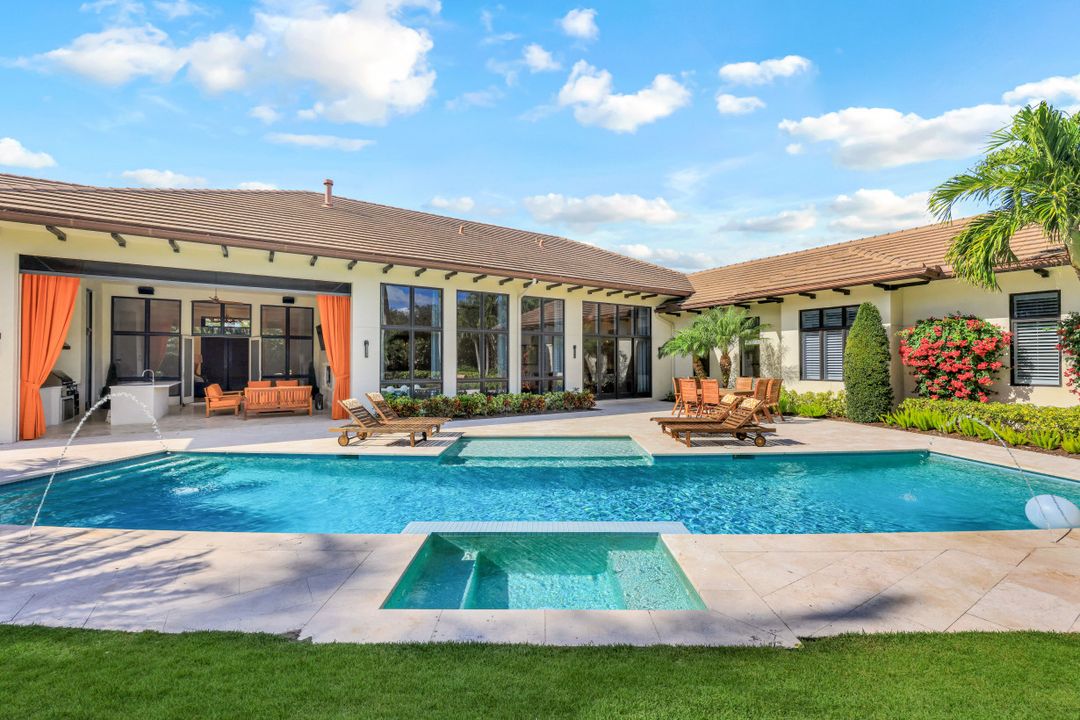 2546 Augusta Dr, Naples, FL 34109