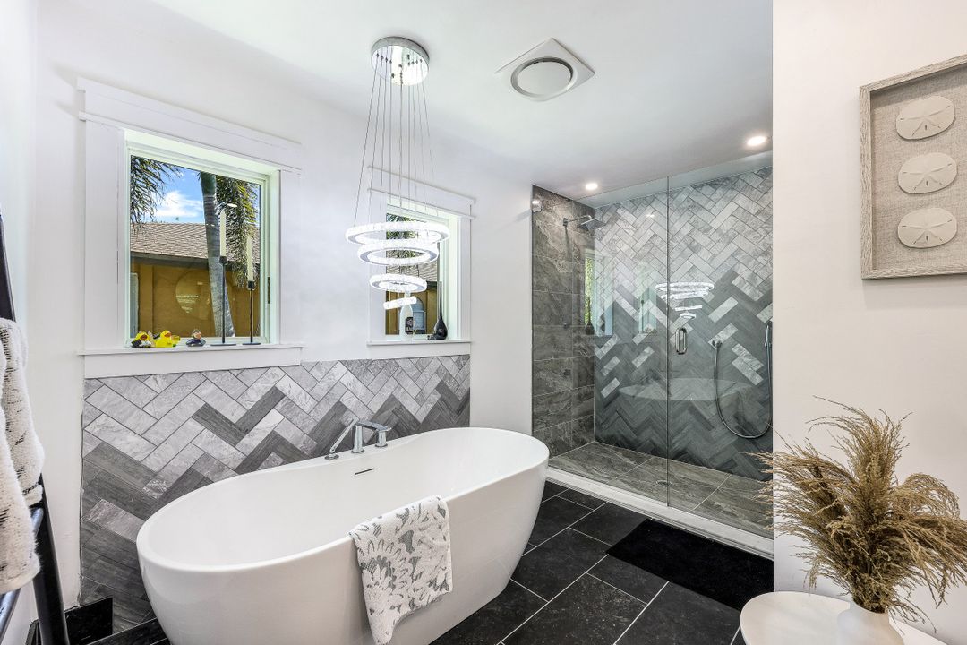 3722 10th St N, Naples, FL 34103