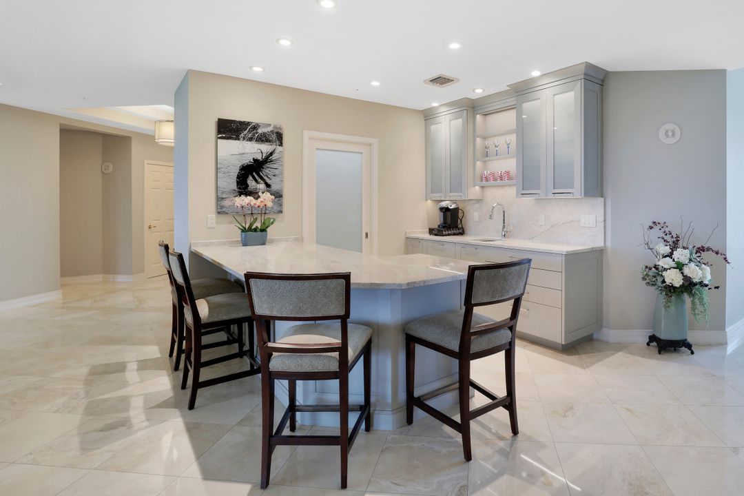 435 Dockside Dr #PH-02, Naples, FL 34110