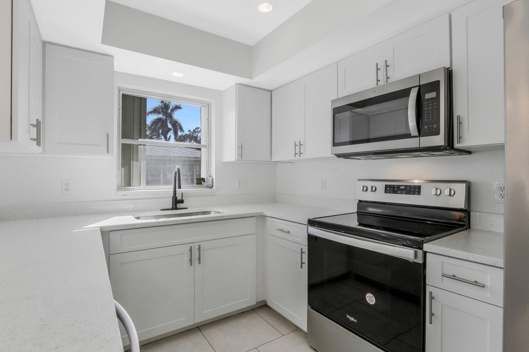 19 Crooked Ln, Naples, FL 34112