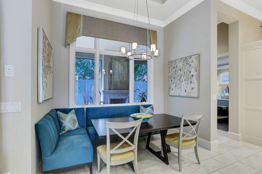 2086 Torino Way, Naples, FL 34105